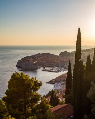 gün batımında Dubrovnik'in tarihi kent