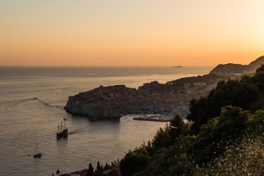gün batımında Dubrovnik'in tarihi kent