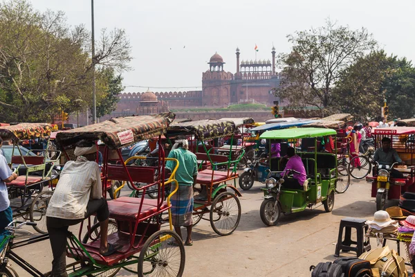 Grandes cantidades de rickshaws en Delhi —  Fotos de Stock