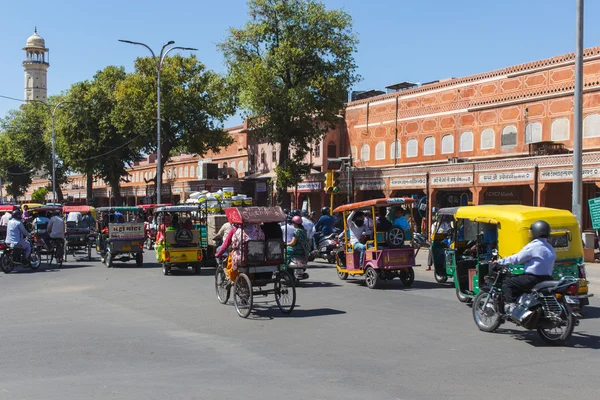 Tráfico y Carreteras en Jaipur durante el día —  Fotos de Stock