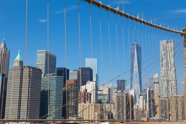 Skyline van New york van brooklyn bridge — Stockfoto