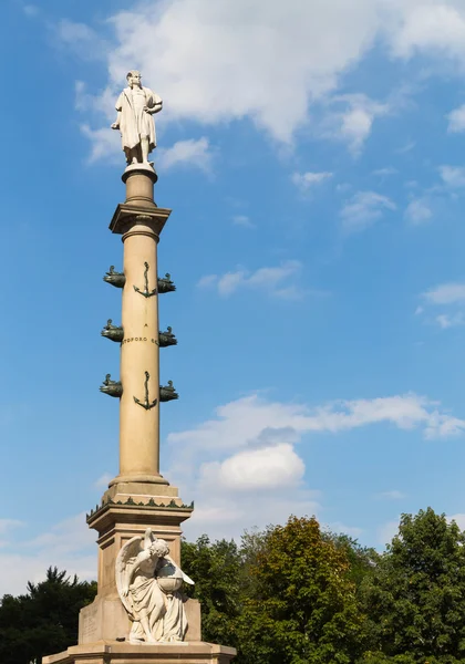 Koło pomnika Krzysztofa Kolumba — Zdjęcie stockowe