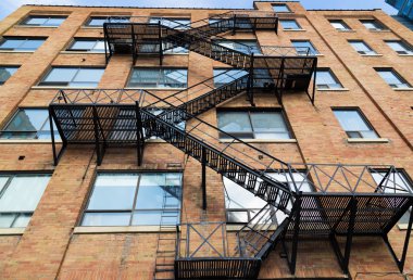 tipik yangın merdiveni