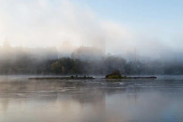 Ochtendnevel op de rivier de Ottawa — Stockfoto