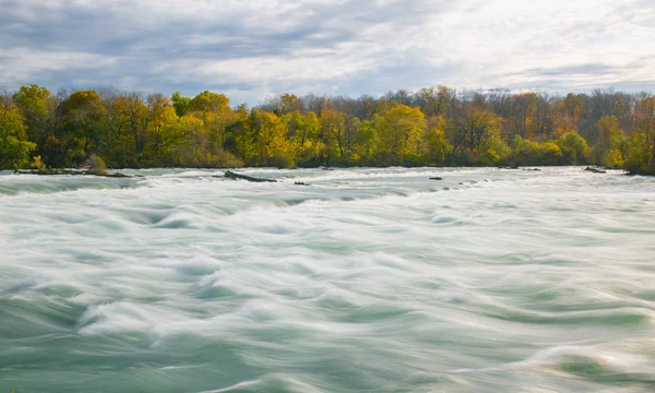 Fast Flowing River — Stock Photo, Image