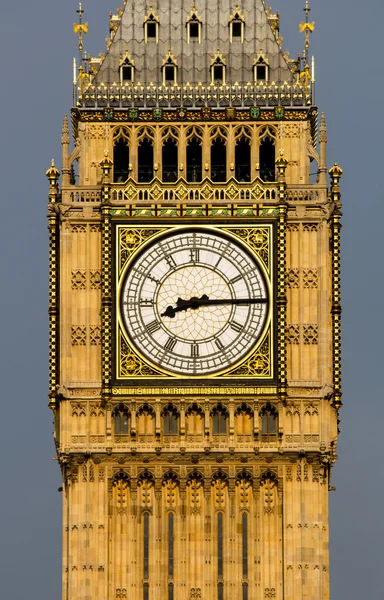 Close up to the Big Ben Clock — стоковое фото