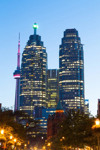 Flatiron och downtown toronto på natten — Stockfoto