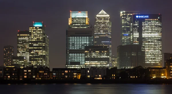 Canary Wharf a Londra di notte — Foto Stock