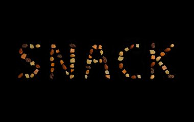 Meyve ve fındık ile yazılı snack