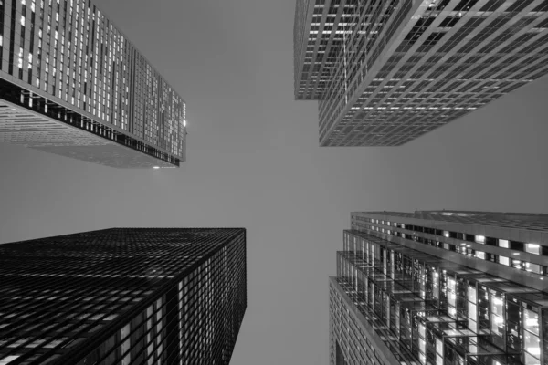 Arranha-céus no centro de Toronto à noite — Fotografia de Stock