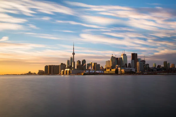 Toronto Skyline do leste ao pôr-do-sol — Fotografia de Stock