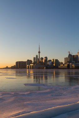 Toronto manzarası kış gün batımında 