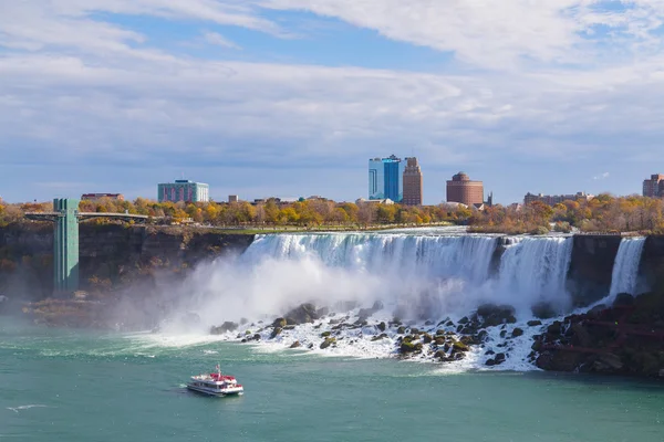 Hornblower Boat and American Falls — Stock Photo, Image