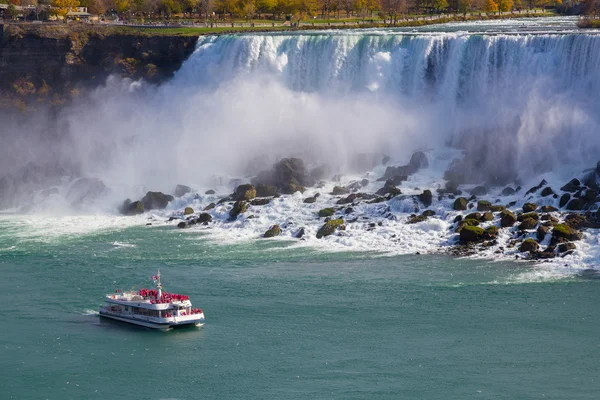 Hornblower Boat and American Falls — Stock Photo, Image