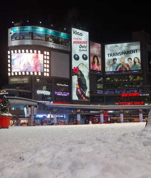 Yonge och Dundas Square på vintern — Stockfoto
