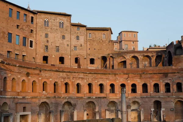 Ruins of Trajan's Market (Mercati di Traiano) in Rome during sun — Stock Photo, Image