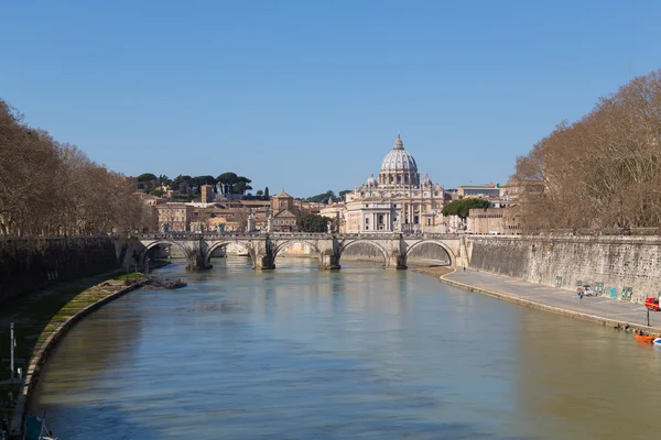 Ponte Sant 'Angelo and the Vatican — стоковое фото