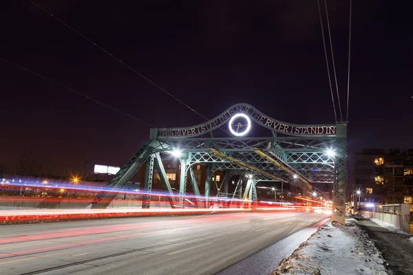 Bridge and Streetcar in Toronto at Night — Stok Foto