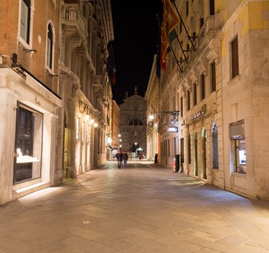 Calle Larga XXII Marzo, gece