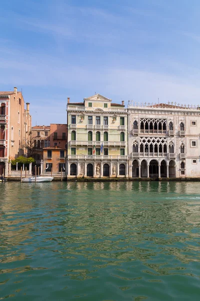 Staré barokní stavba v Benátkách — Stock fotografie