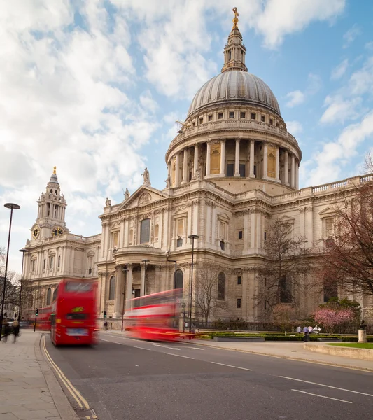 St Pauls Cathedral and Traffic — Stock Photo, Image