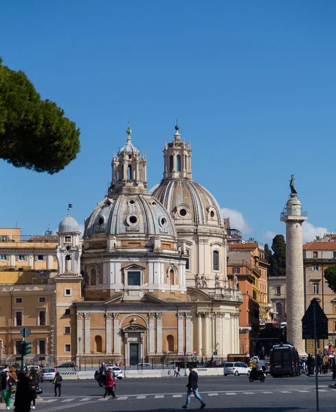 Santa Maria di Loreto és Santissimón Nome di Maria al Foro Traia — Stock Fotó