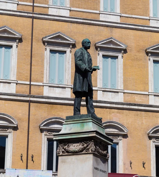 Marco Minghetti Monumento em Roma — Fotografia de Stock