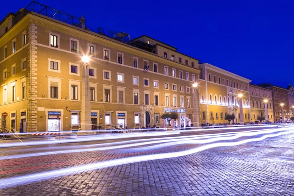 Straat van Rome bij nacht — Stockfoto