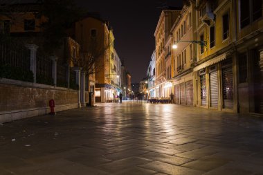  Strada Nuova Venedik geceleri