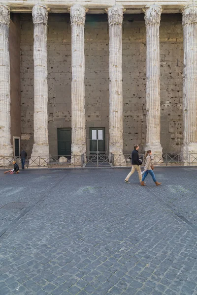 Tempel av hadrian i Rom — Stockfoto