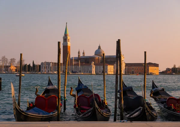 Kościół San Giorgio Maggiore i gondole — Zdjęcie stockowe