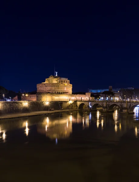 Castel Sant'Angelo (kasteel van de heilige engel) en Ponte Sant'Ang — Stockfoto