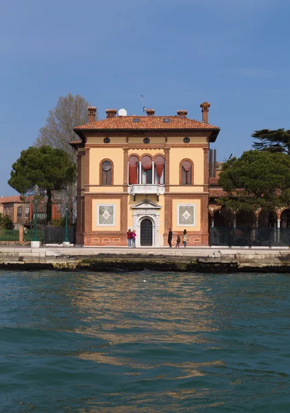 Vacker byggnad i Venedigs Castello distriktet — Stockfoto