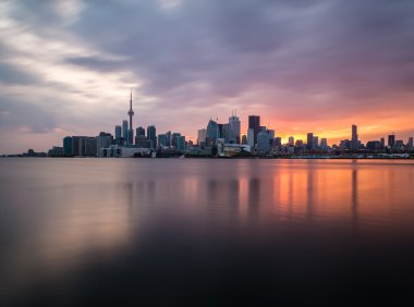 Gün batımında Toronto manzarası