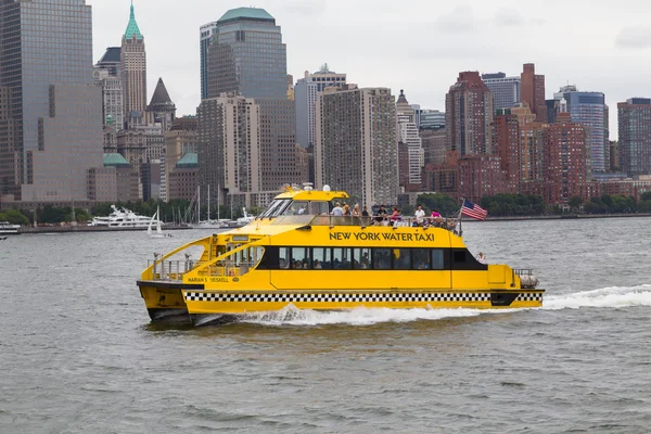 NY Waterway Boat in New York City — Stockfoto