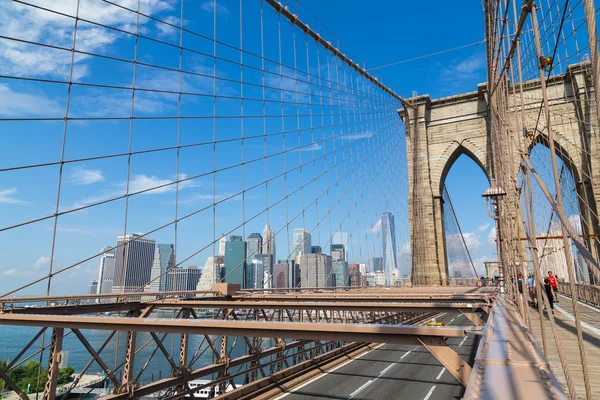 美国纽约市天际线从布鲁克林大桥 — 图库照片