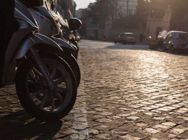 Scooters en Roma con espacio para copias — Foto de Stock