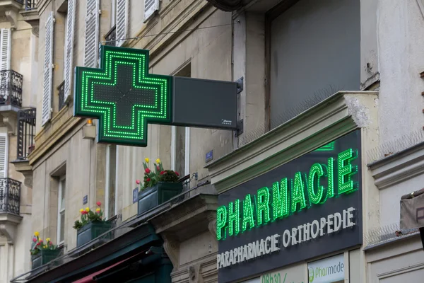 Sign for a Pharmacy in Paris — Zdjęcie stockowe