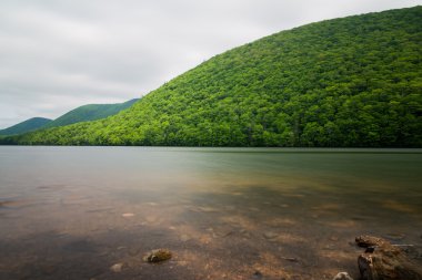 Tepeler ve Cape Breton göllerde