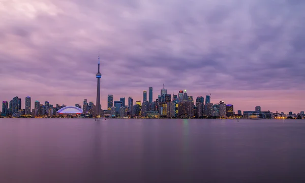 Tramonto di Toronto con cielo viola — Foto Stock