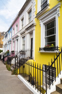 Notting Hill Londra'nın renkli binalar