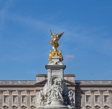 Buckingham Sarayı 'ndaki Victoria Anıtı