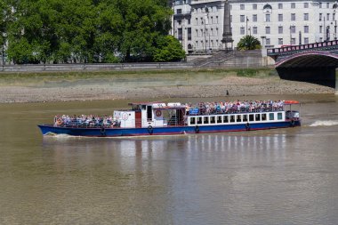 Thames Nehri üzerinde tekne Tur