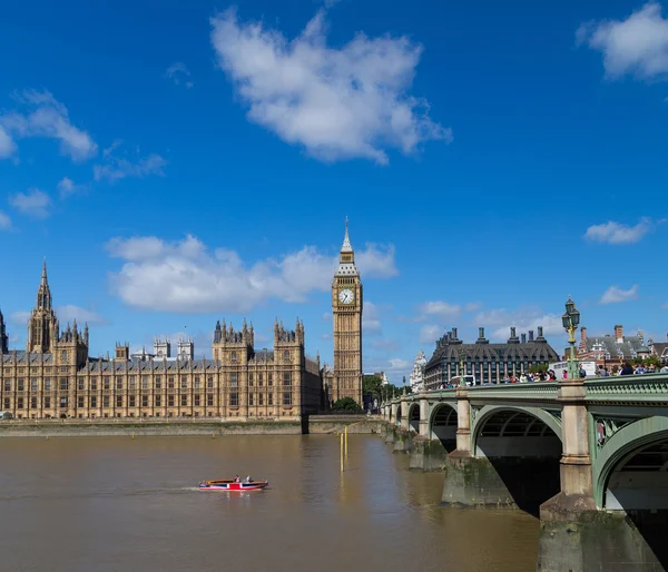 Bateau peint Westminster et Union Jack — Photo