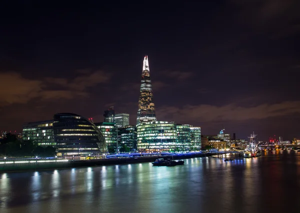 Scherf, stadhuis en andere gebouwen in Londen — Stockfoto