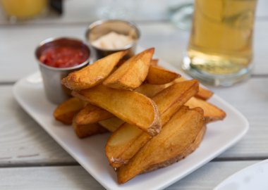 Patates kızartması ve sos
