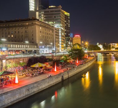 İnsanlar Tuna kanalı rahatlatıcı