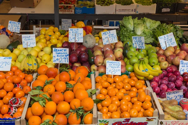 Obst- und Gemüsemarkt — Stockfoto