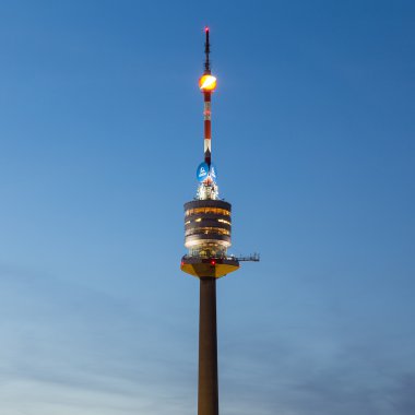 Gece, Avusturya Viyana'da Donau Kulesi