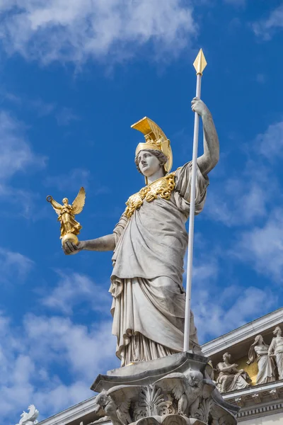Estatua de la diosa Atenea fuera del Parlamento austriaco — Foto de Stock